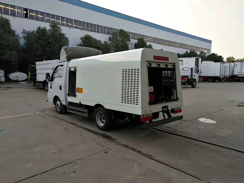 【1.5 capacidade cúbica, placa de licença azul】 veículo de limpeza de ruas Dongfeng Tu Yi