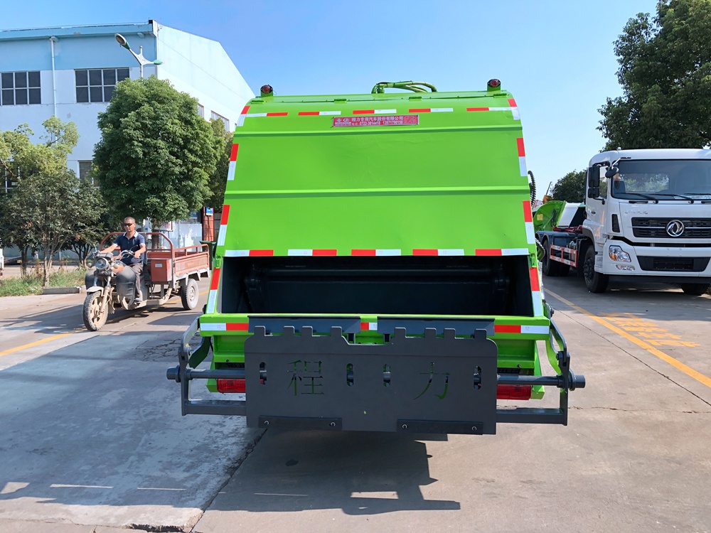 【8 capacidade cúbica】 Caminhão de Lixo Comprimido Dongfeng D7