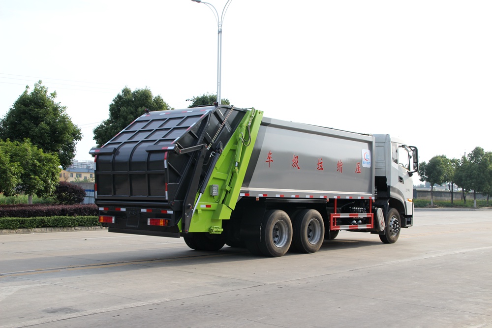 Carro de lixo Dongfeng Tianlong traseiro de eixo duplo tipo compressão de 18 cubicos