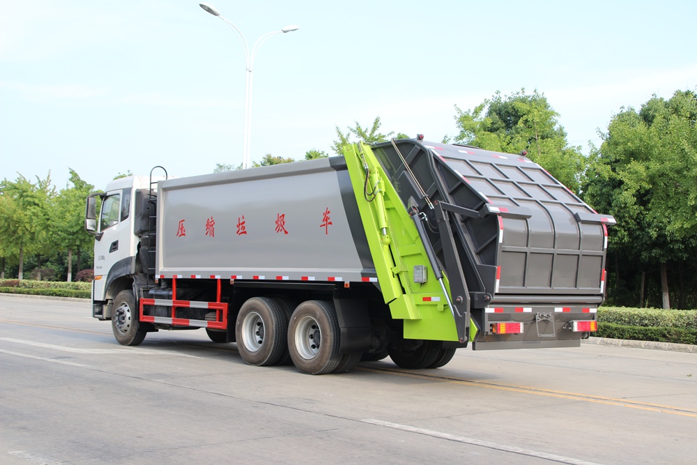 Carro de lixo Dongfeng Tianlong traseiro de eixo duplo tipo compressão de 18 cubicos