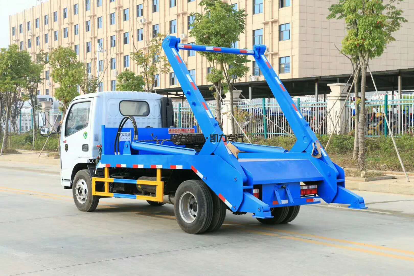 【6 Partes】 Caminhão de lixo Dongfeng D6 com braço articulado