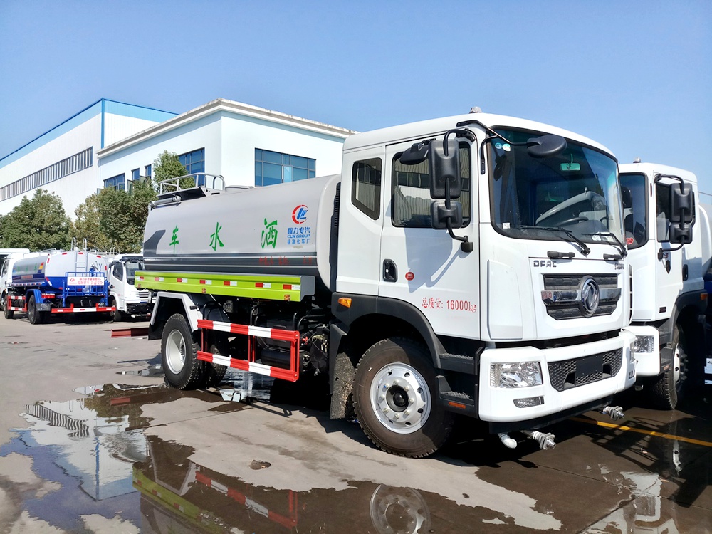 【12 capacidade cúbica】 Dongfeng D9 tanque de água