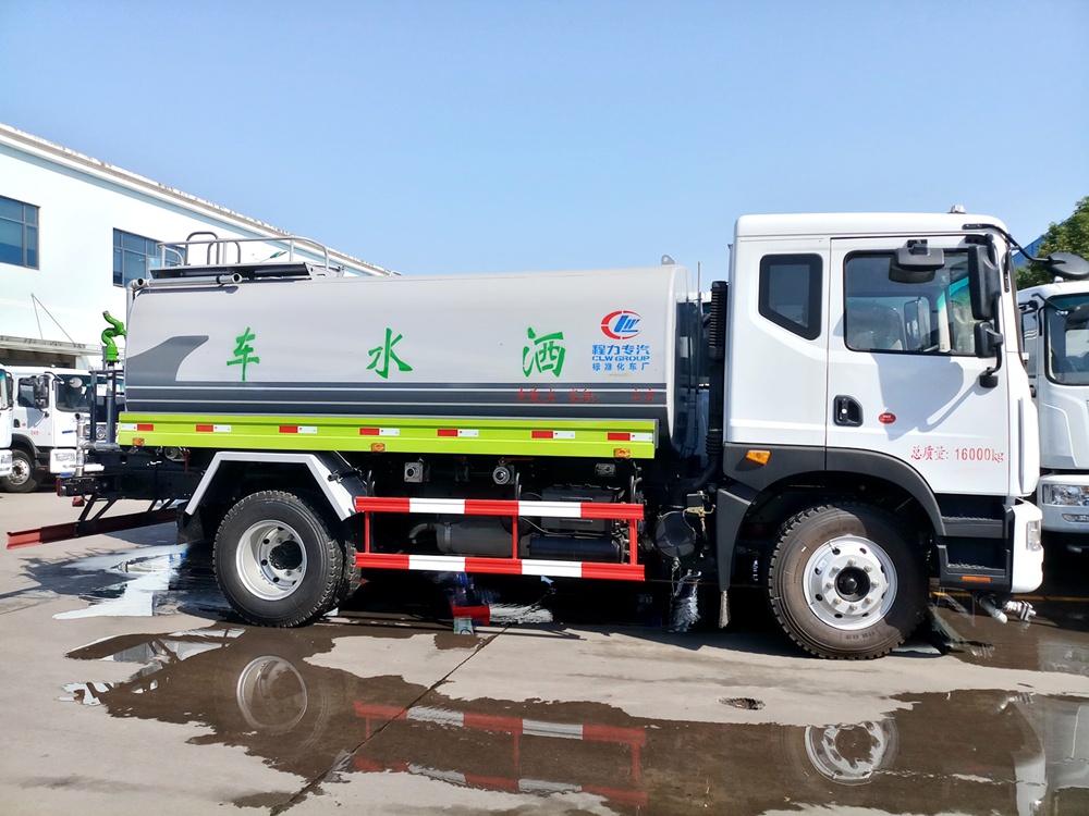 【12 capacidade cúbica】 Dongfeng D9 tanque de água