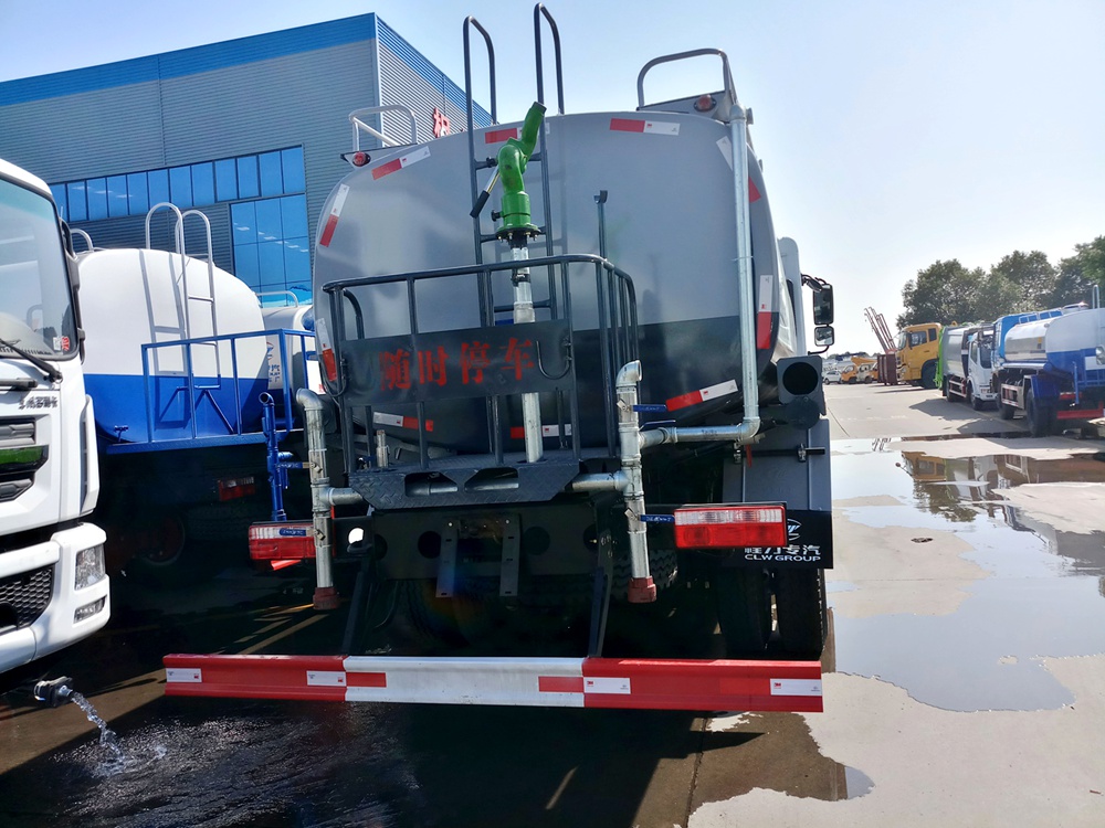 【12 capacidade cúbica】 Dongfeng D9 tanque de água