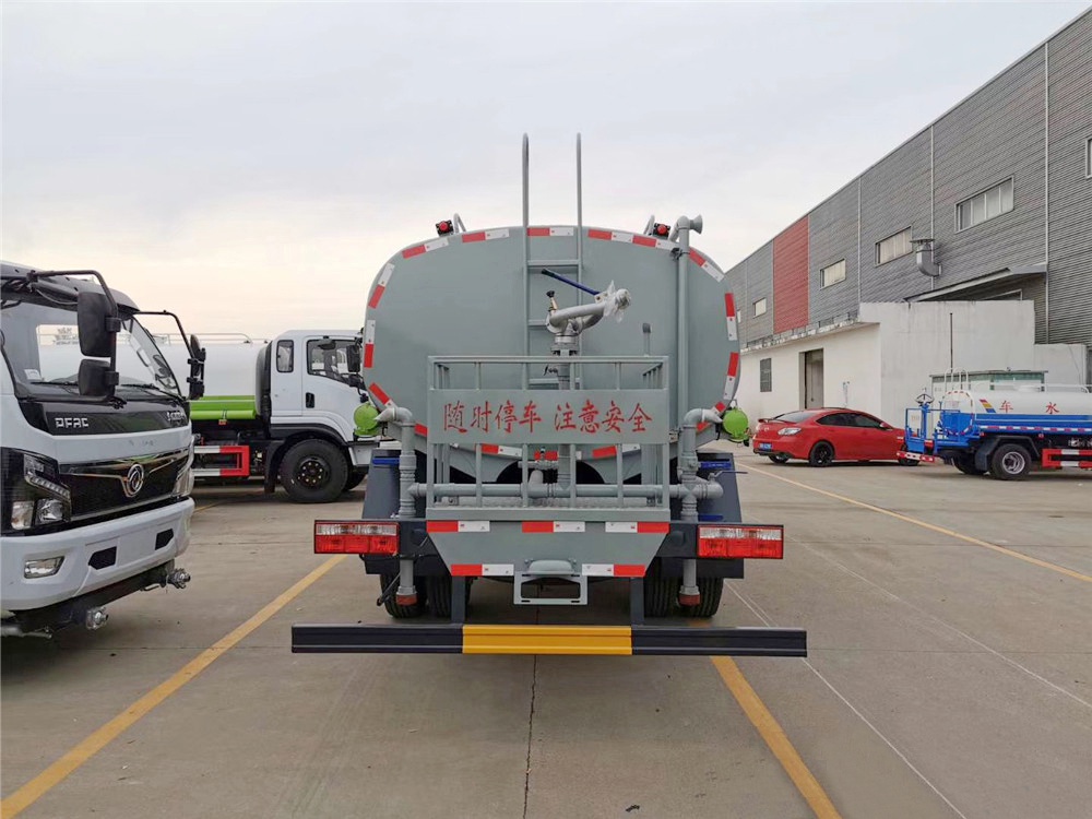 【12 capacidade cúbica】 Dongfeng D9 tanque de água