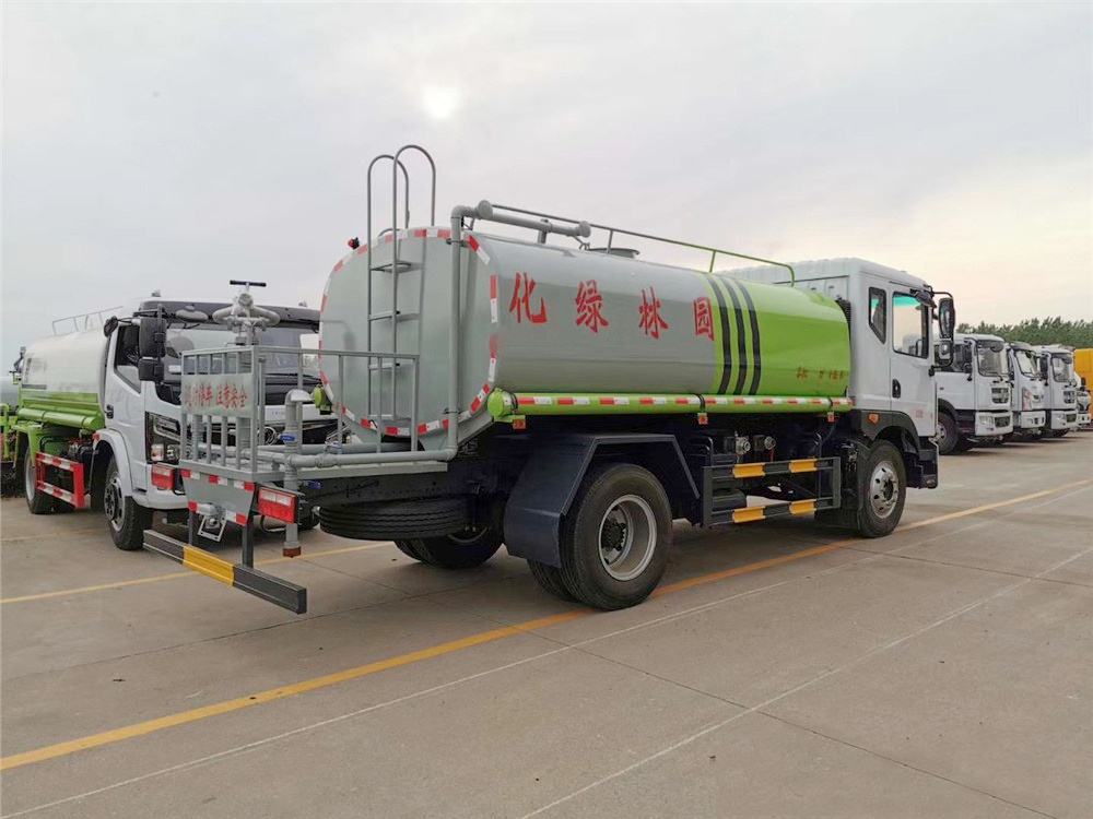 【12 capacidade cúbica】 Dongfeng D9 tanque de água