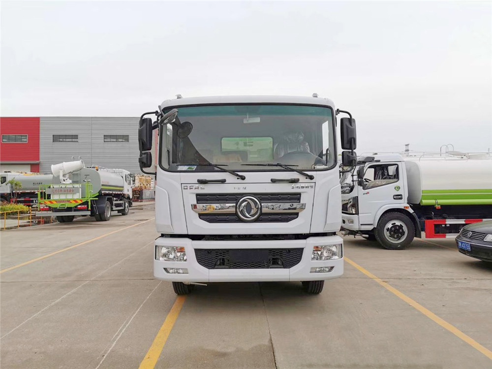 【12 capacidade cúbica】 Dongfeng D9 tanque de água