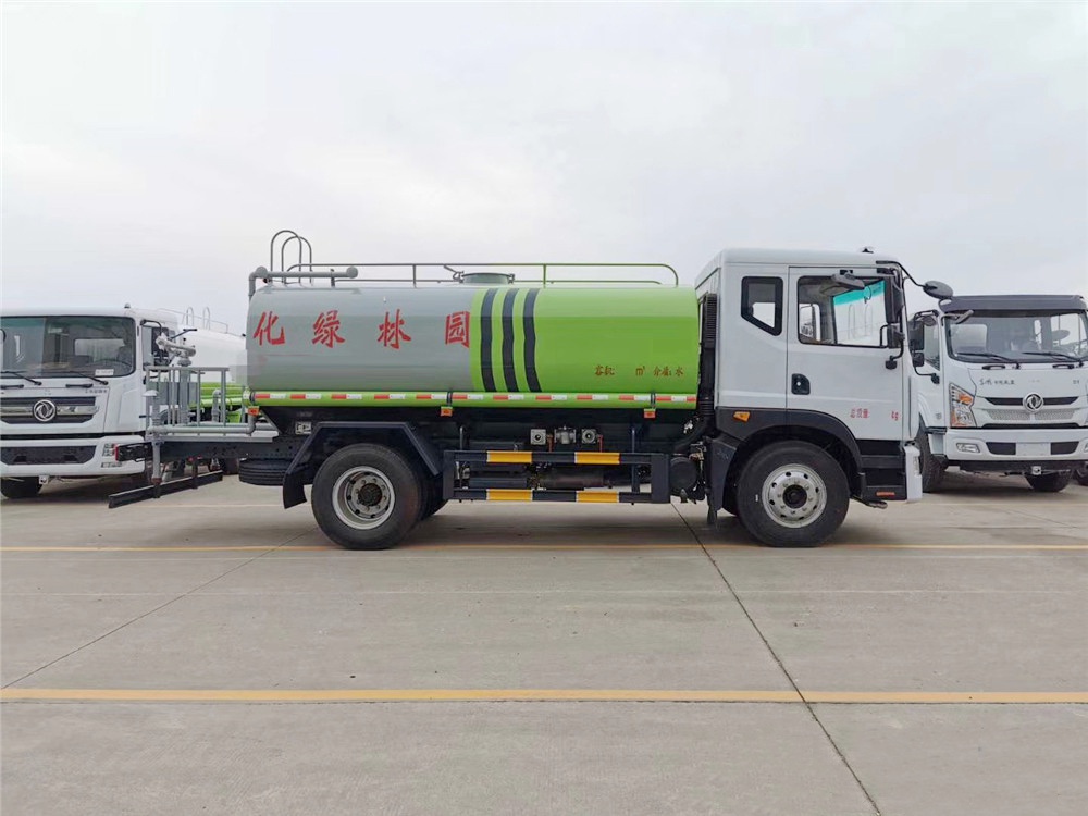 【12 capacidade cúbica】 Dongfeng D9 tanque de água