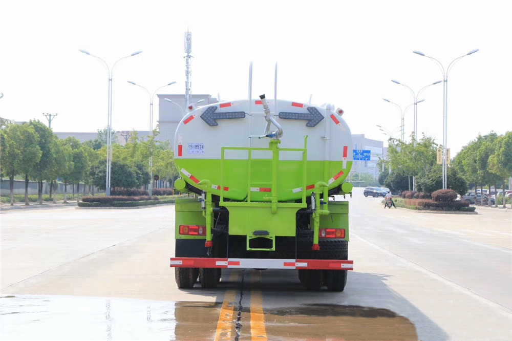 [20m³] Tanque tratora traseira de eixo duplo montado na base Dongfeng