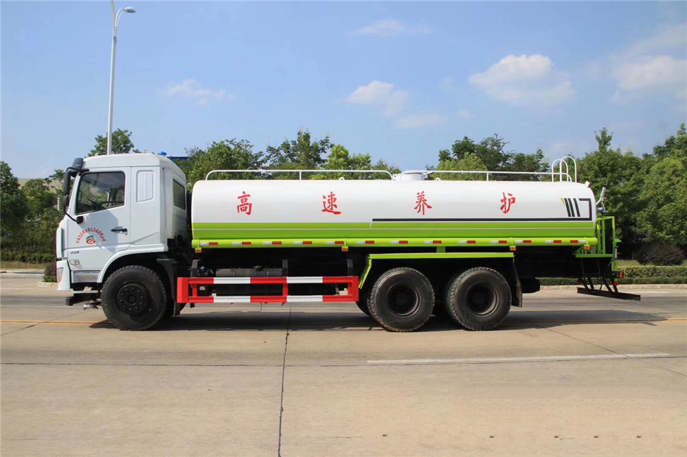 [20m³] Tanque tratora traseira de eixo duplo montado na base Dongfeng