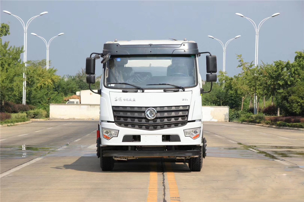 [20m³] Tanque tratora traseira de eixo duplo montado na base Dongfeng