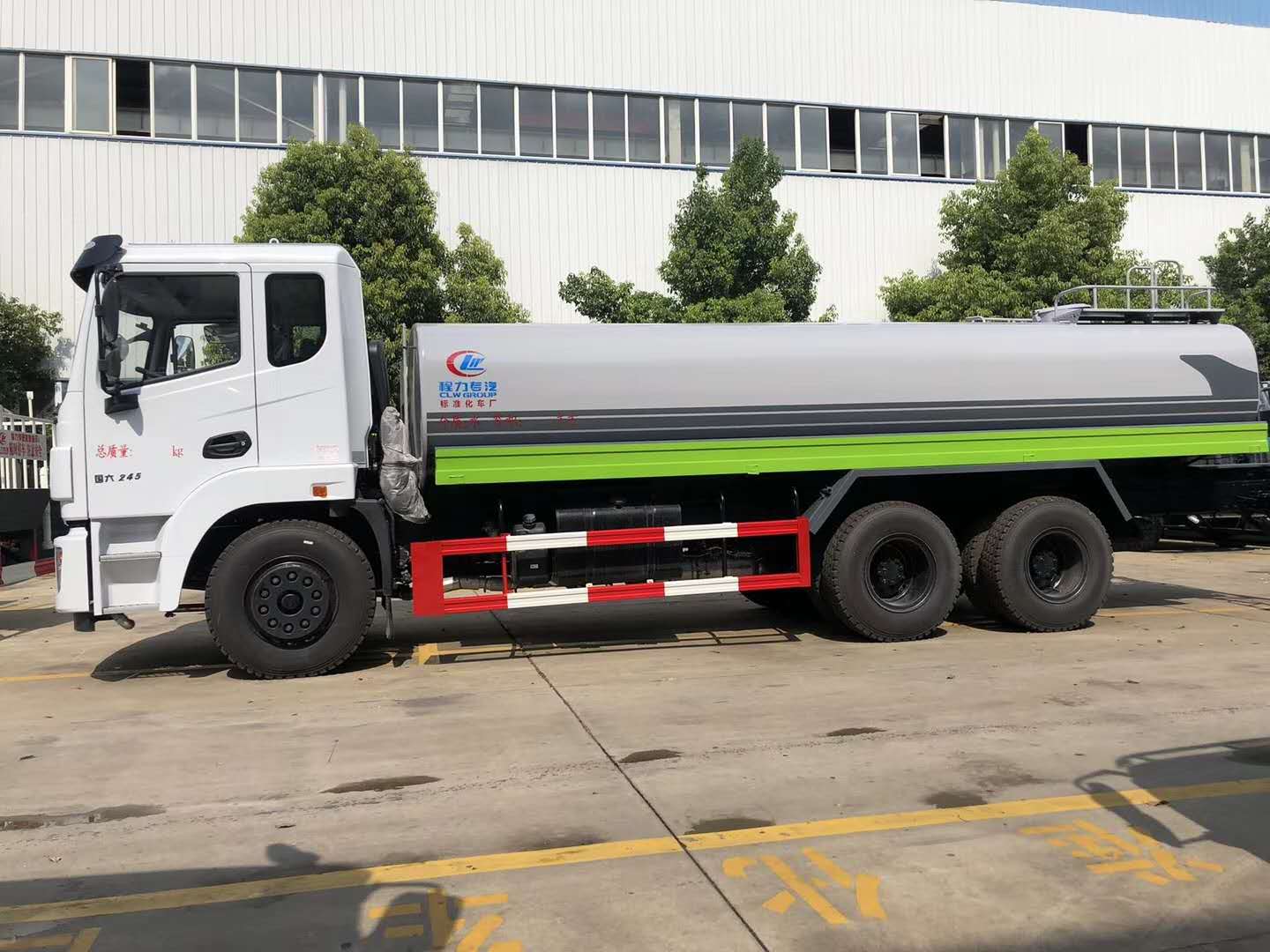 Caminhão d'água Dongfeng Jingcheng 20-22 toneladas (com canhão de nevoeiro)