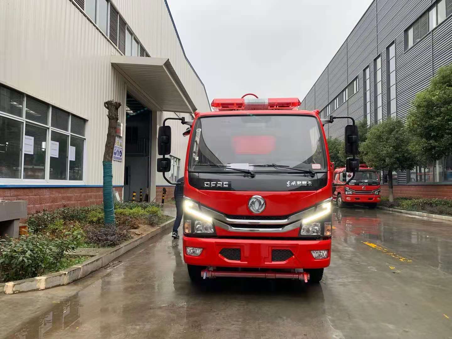 Dongfeng Dolica 4.5-ton caminhão tanque de incêndio