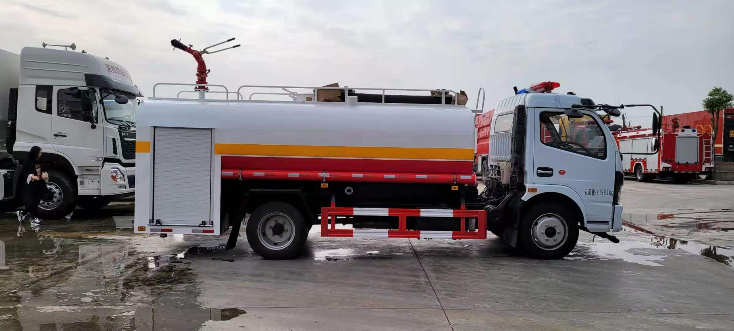 Dongfeng Dolica 8-ton caminhão tanque de incêndio