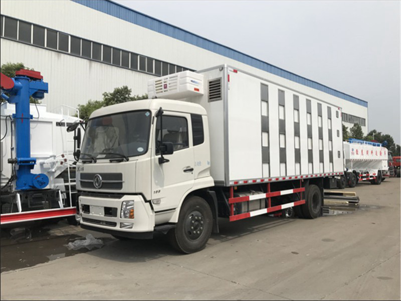 Veículo de transporte de gado Tianjin Dongfeng