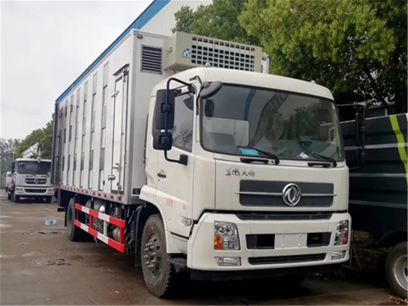 Veículo de transporte de gado Tianjin Dongfeng