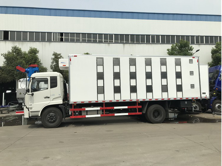 Veículo de transporte de gado Tianjin Dongfeng