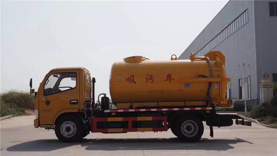 Caminhão de sucção de esgoto Dongfeng Dolica de 3 rodas com corpo azul