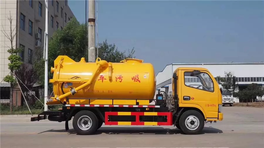 Caminhão de sucção de esgoto Dongfeng Dolica de 3 rodas com corpo azul