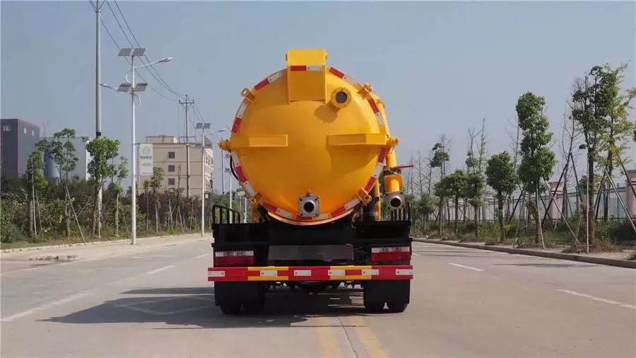 Caminhão de sucção de esgoto Dongfeng Dolica de 3 rodas com corpo azul