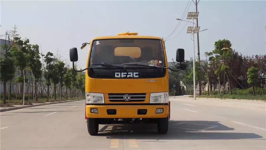Caminhão de sucção de esgoto Dongfeng Dolica de 3 rodas com corpo azul