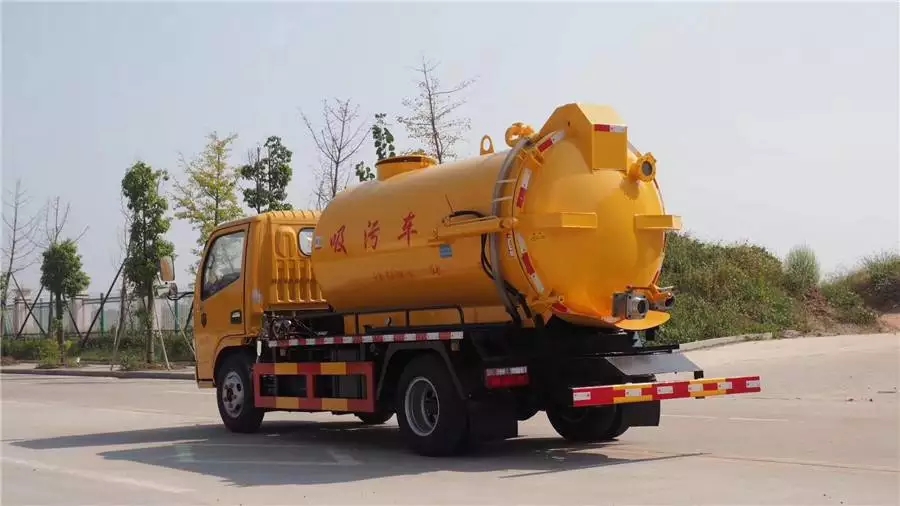 Caminhão de sucção de esgoto Dongfeng Dolica de 3 rodas com corpo azul