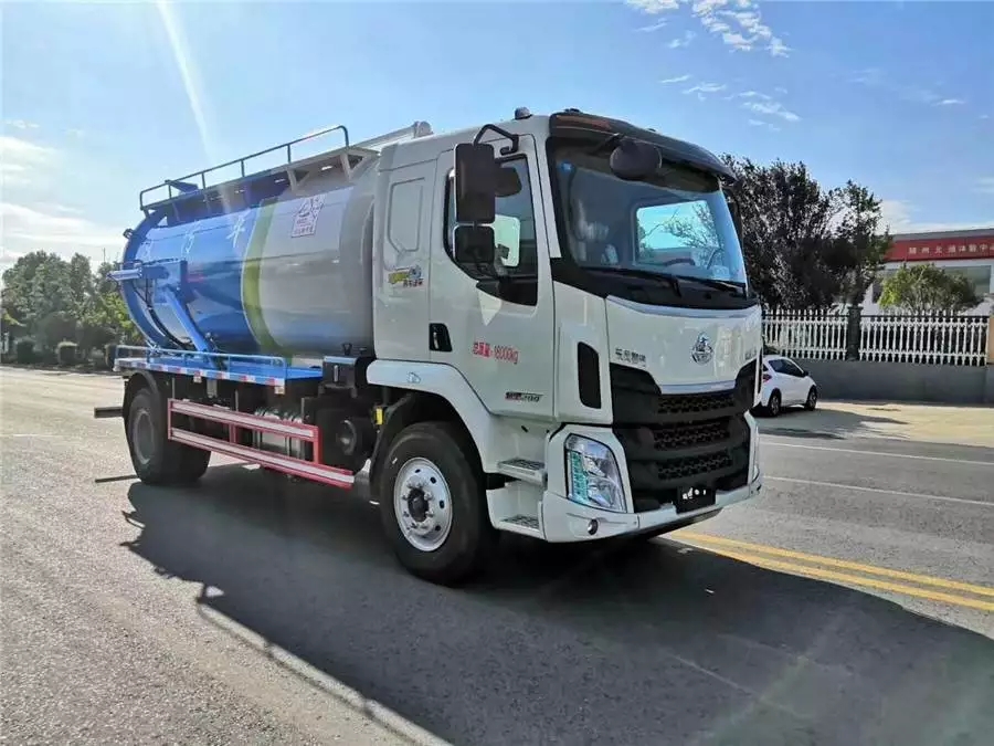 Caminhão de sucção de esgoto Dongfeng Li Auto 12 toneladas