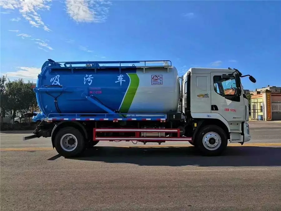 Caminhão de sucção de esgoto Dongfeng Li Auto 12 toneladas