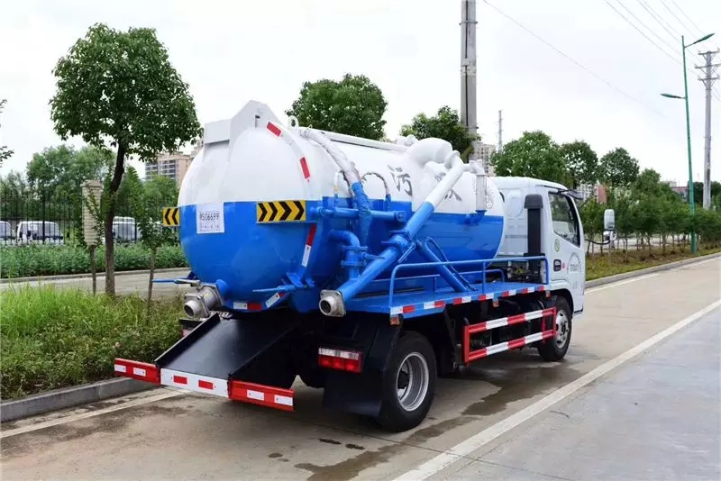 Caminhão de sucção de esgoto Dolica de 5 toneladas da Dongfeng