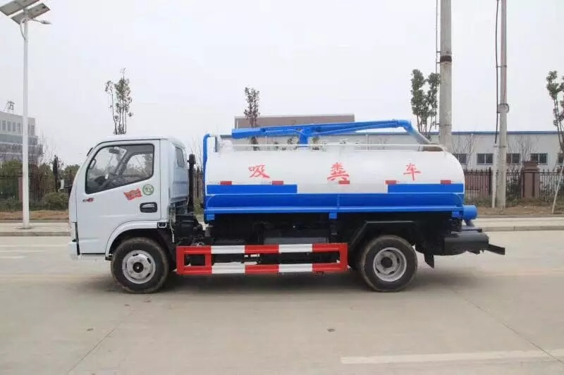 Veículo de Coleta de Esgoto Dongfeng Xiaodurika 5 toneladas