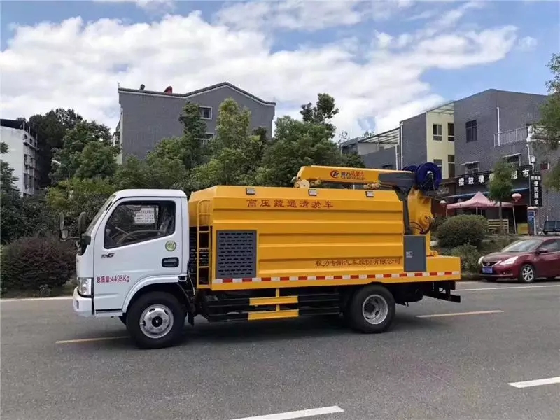 Veículo de Limpeza e Desobstrução de Tubulações de Esgoto da Cidade Dongfeng