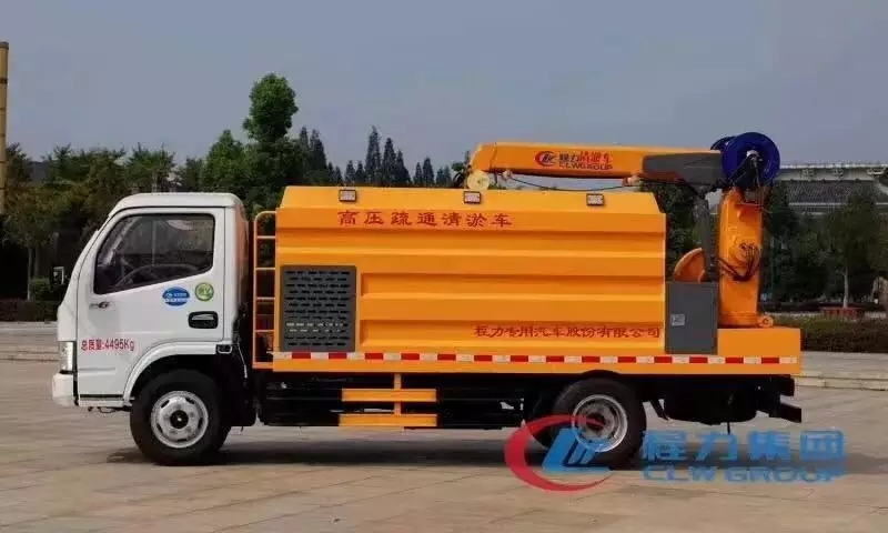 Veículo de Limpeza e Desobstrução de Tubulações de Esgoto da Cidade Dongfeng