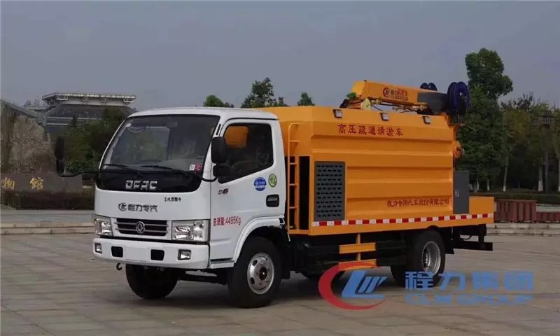 Veículo de Limpeza e Desobstrução de Tubulações de Esgoto da Cidade Dongfeng