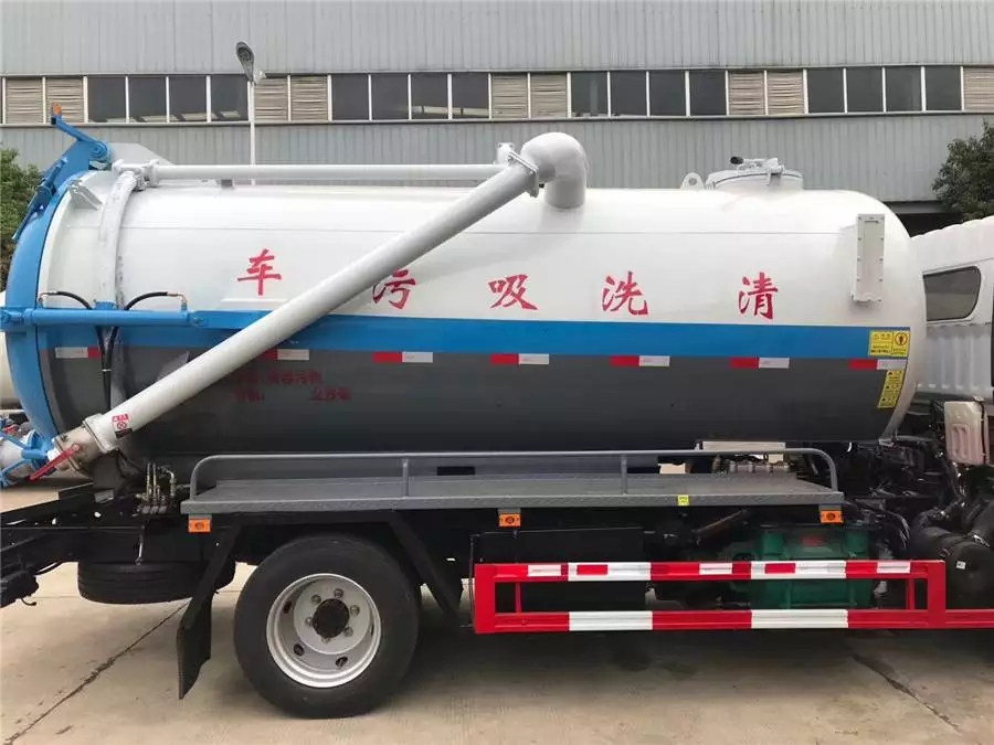 Veículo de limpeza de tanque integrado Dongfeng de 8 toneladas e sucção de esgoto