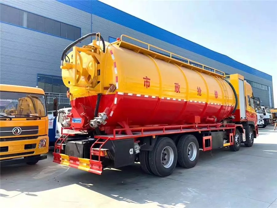 Veículo Dongfeng Tianlong com motor auxiliar para limpeza e remoção de poeira