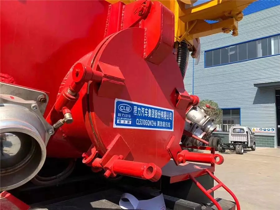 Veículo Dongfeng Tianlong com motor auxiliar para limpeza e remoção de poeira