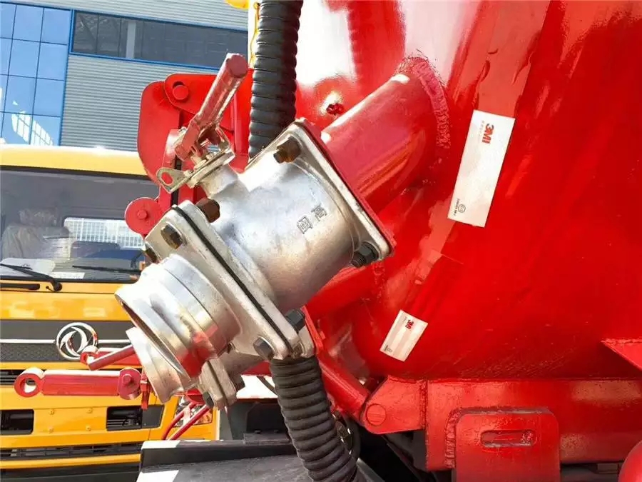 Veículo Dongfeng Tianlong com motor auxiliar para limpeza e remoção de poeira