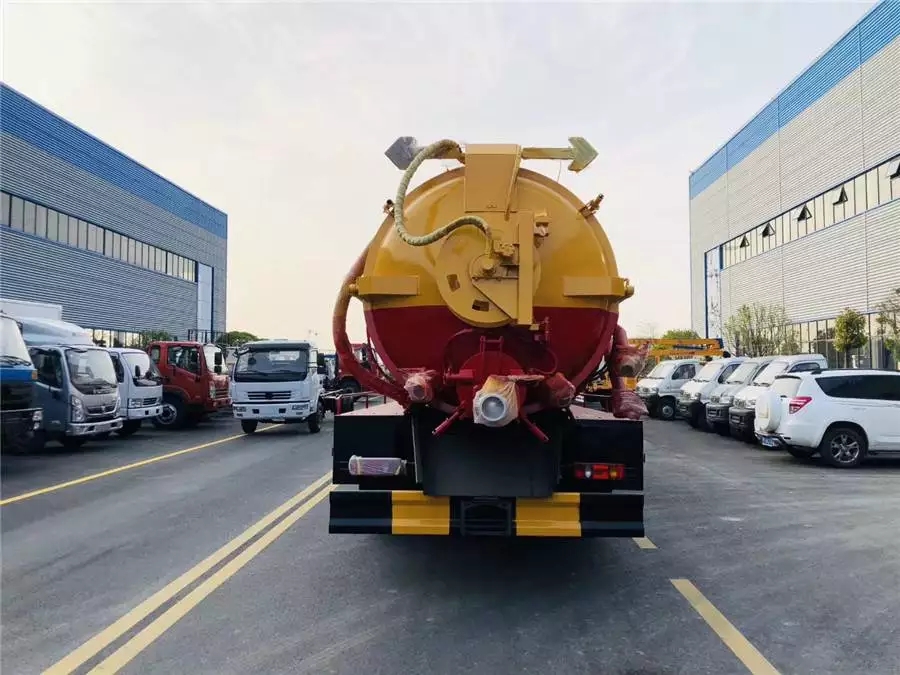 Veículo de limpeza e succção de esgotos Dongfeng 14 Tipo Fazheng Jinyi 210 cv