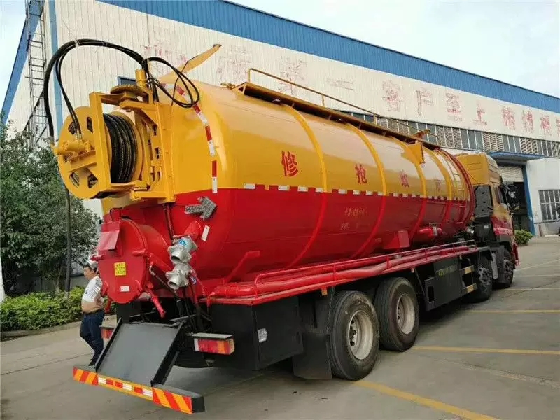 Dongfeng Tianlong dianteiro-quatro traseiro-oito 28 toneladas veículo de limpeza e sucção de esgoto dois conjuntos de veículos