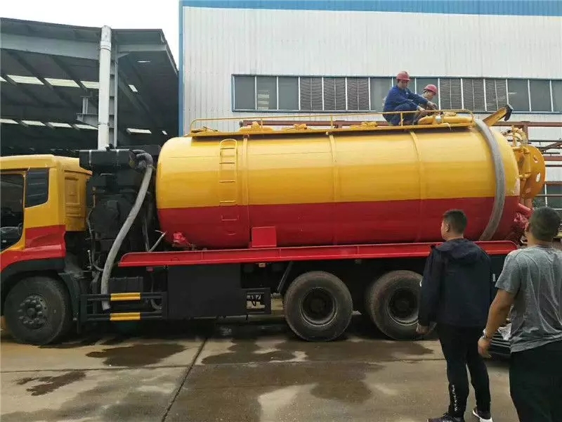 Dongfeng Tianlong dianteiro-quatro traseiro-oito 28 toneladas veículo de limpeza e sucção de esgoto dois conjuntos de veículos