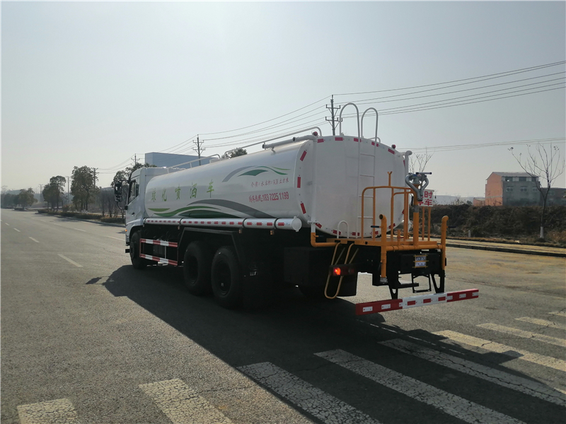 Caminhão de espalhamento de água Dongfeng montado na parte inferior D17 eixo traseiro duplo eixos 20 metros cúbicos caminhão de irrigação