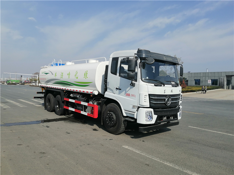 Caminhão de espalhamento de água Dongfeng montado na parte inferior D17 eixo traseiro duplo eixos 20 metros cúbicos caminhão de irrigação