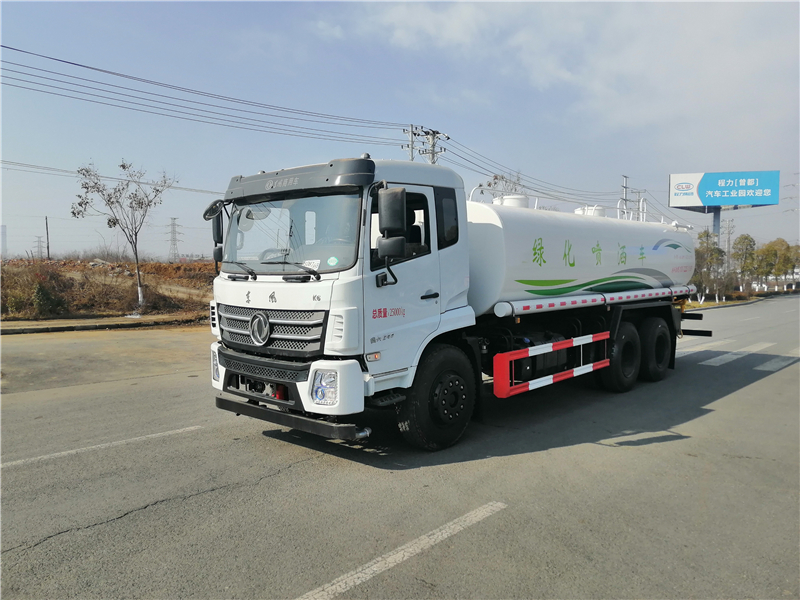 Caminhão de espalhamento de água Dongfeng montado na parte inferior D17 eixo traseiro duplo eixos 20 metros cúbicos caminhão de irrigação