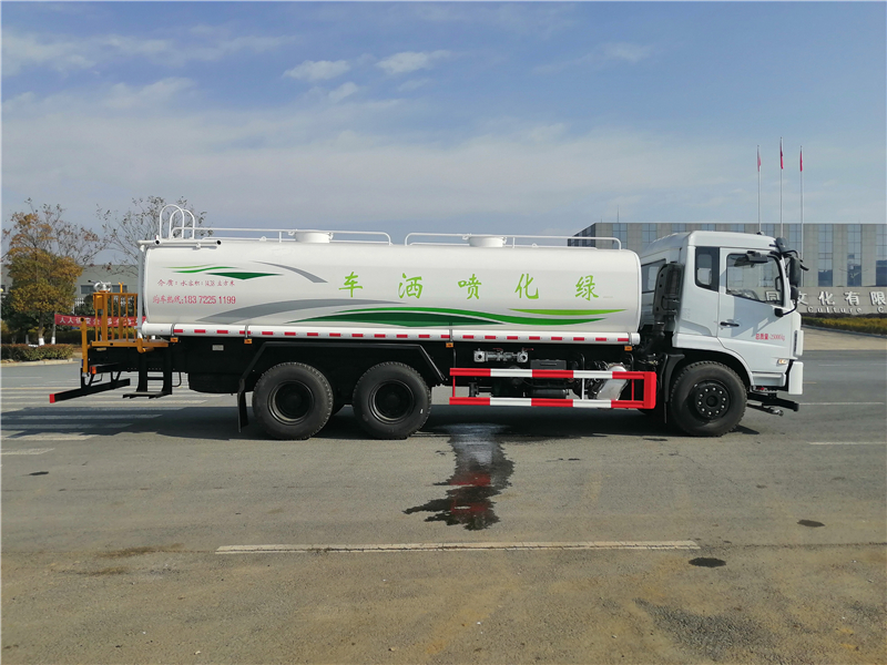Caminhão de espalhamento de água Dongfeng montado na parte inferior D17 eixo traseiro duplo eixos 20 metros cúbicos caminhão de irrigação