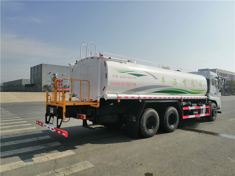 Caminhão de espalhamento de água Dongfeng montado na parte inferior D17 eixo traseiro duplo eixos 20 metros cúbicos caminhão de irrigação
