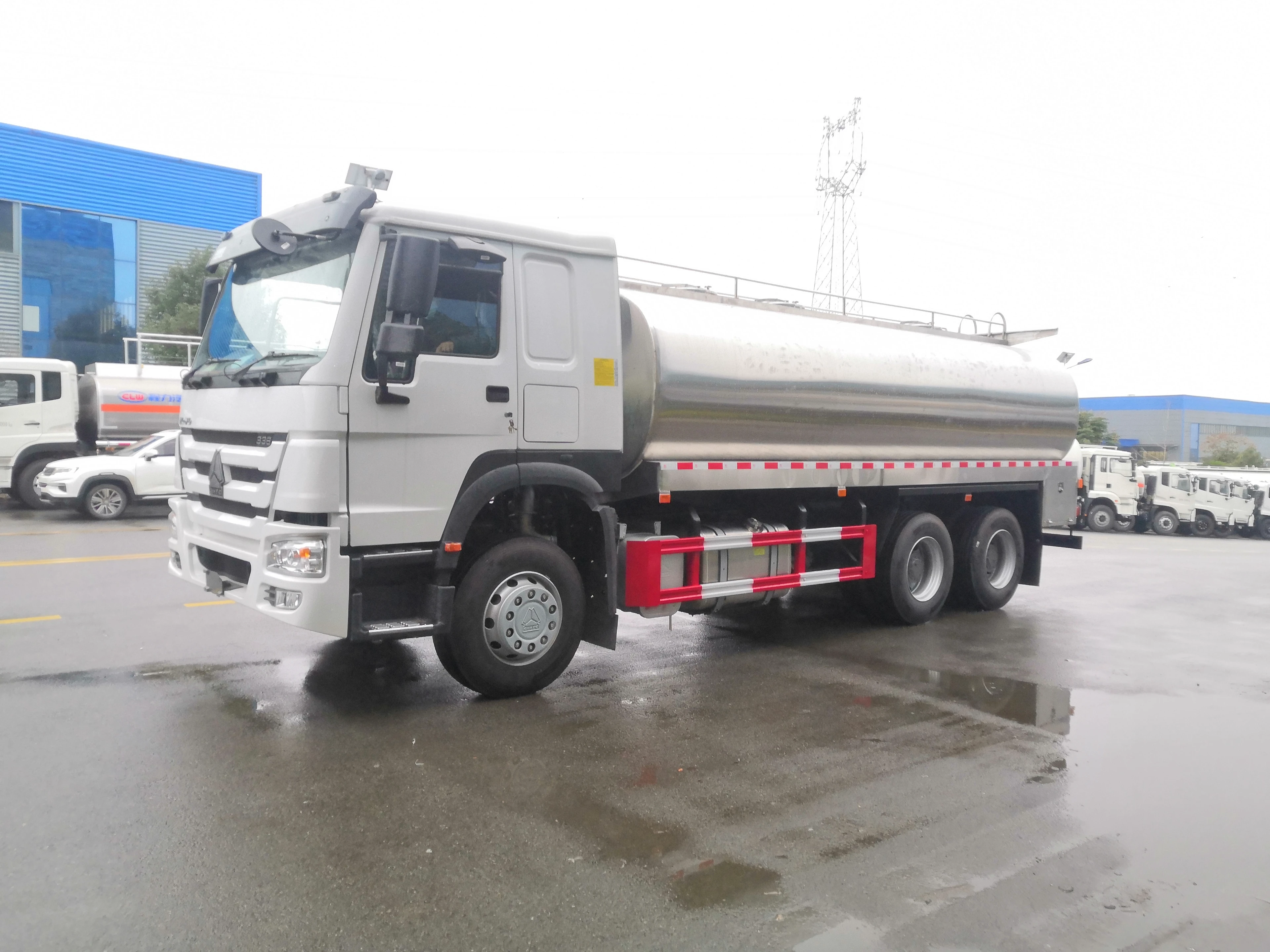 Caminhão Sinotruk HOWO 6X4 Diesel Euro 4 Manual, Carretas de Água de 20 Cubos, Veículo de Bomba de Incêndio, Novos Componentes Principais, Motor Novo