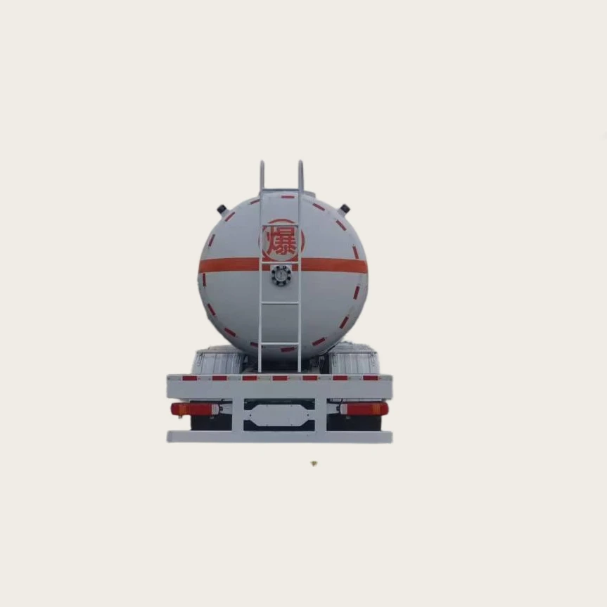Venda Direta da Fábrica Chinesa - Haowo Novo Tanque Diesel Euro-padrão 8x4 com Capacidade de 37,5 Cubicos Metros