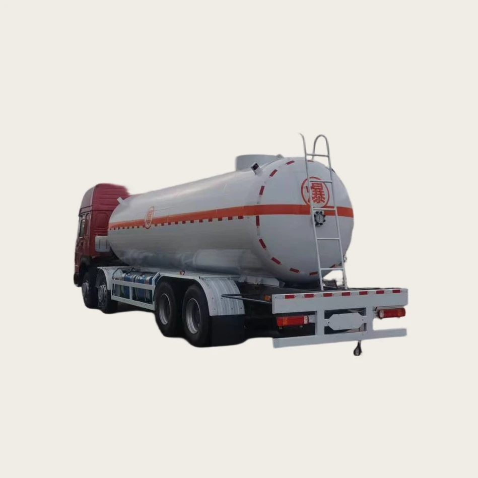 Venda Direta da Fábrica Chinesa - Haowo Novo Tanque Diesel Euro-padrão 8x4 com Capacidade de 37,5 Cubicos Metros