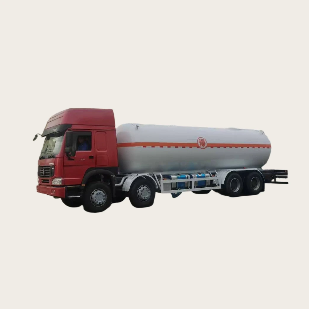Venda Direta da Fábrica Chinesa - Haowo Novo Tanque Diesel Euro-padrão 8x4 com Capacidade de 37,5 Cubicos Metros