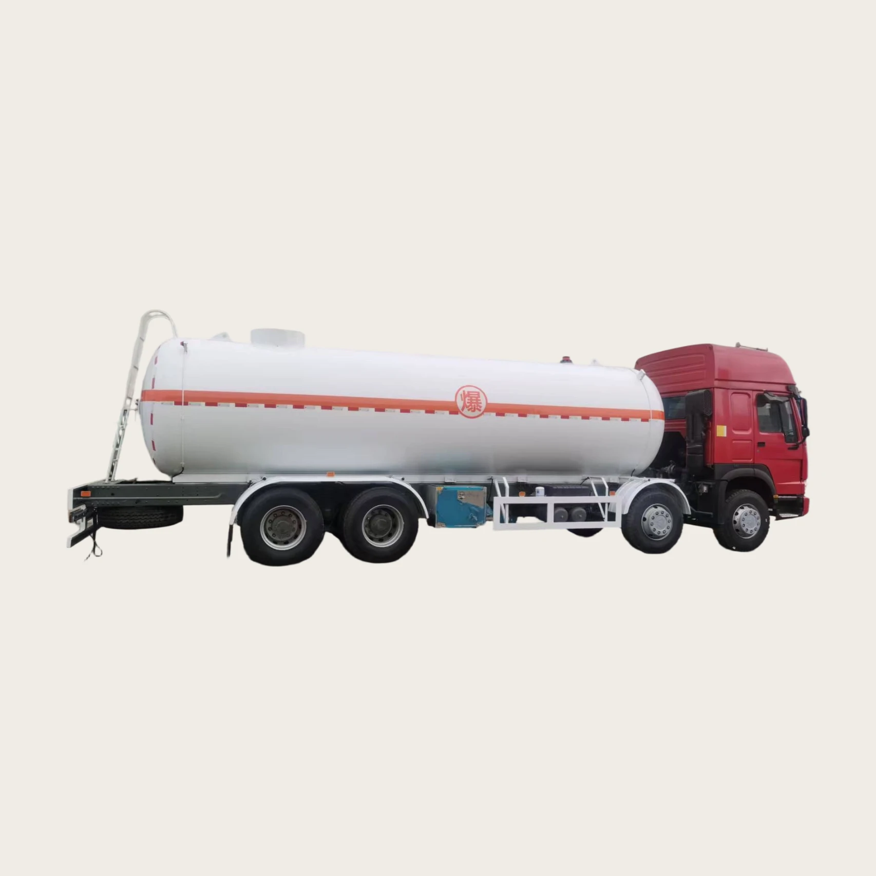 Venda Direta da Fábrica Chinesa - Haowo Novo Tanque Diesel Euro-padrão 8x4 com Capacidade de 37,5 Cubicos Metros